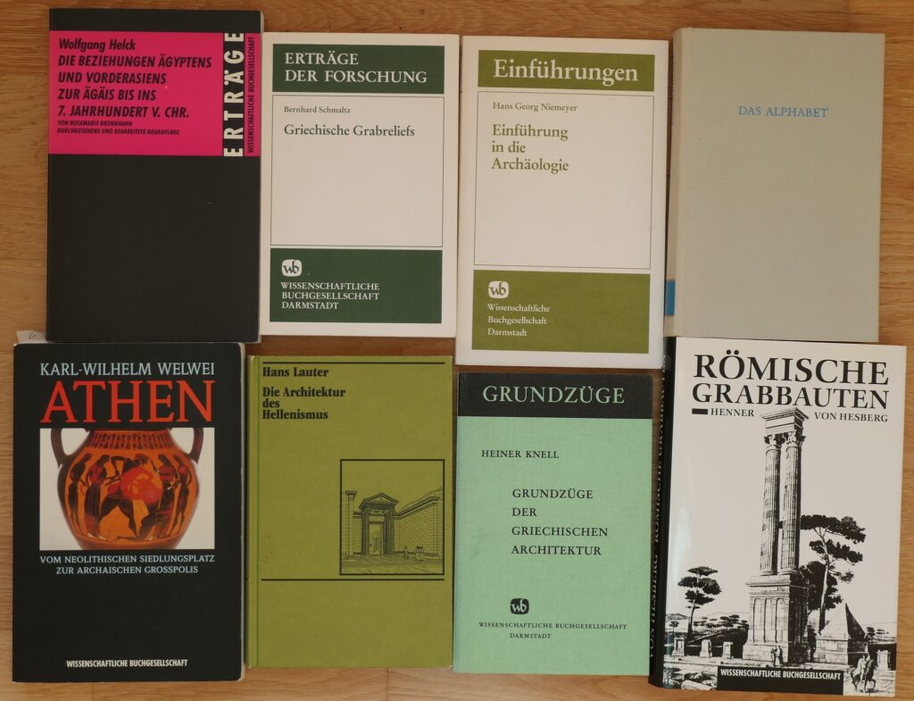 Diverse, während des Studiums hilfreiche Titel der WBG, v.a aus den 80er und 90er Jahren